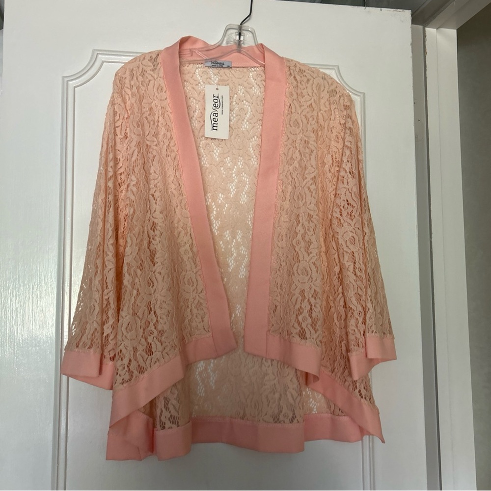NEW WITH TAGS Women’s Peach Lace Asymmetrical Open Front Wrap